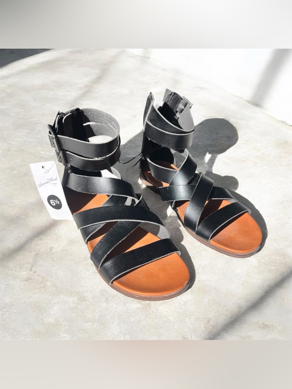 Universal Thread Black Strappy Gladiator Sandals with Tan Footbed